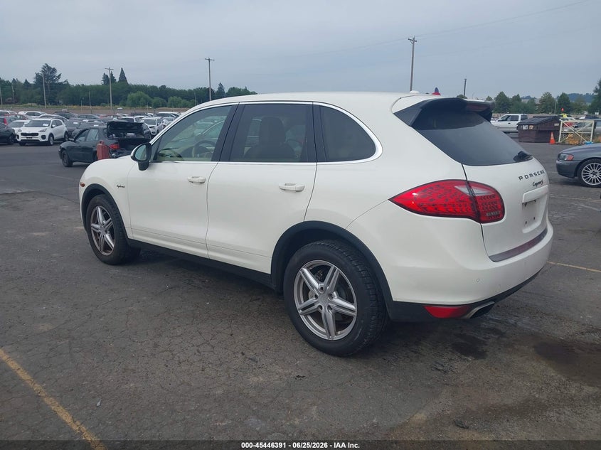 2011 Porsche Cayenne VIN WP1AE2A27BLA91592 IAAI salvage auction — REAR END, Salvage (Oregon), sold $1,950 on 2026-08-21 (photo 3)