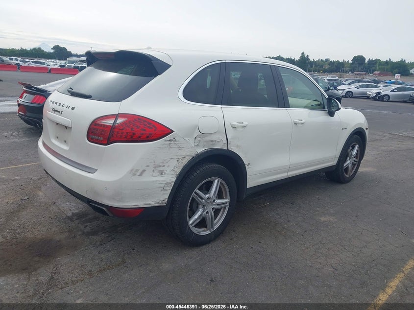 2011 Porsche Cayenne VIN WP1AE2A27BLA91592 IAAI salvage auction — REAR END, Salvage (Oregon), sold $1,950 on 2026-08-21 (photo 4)