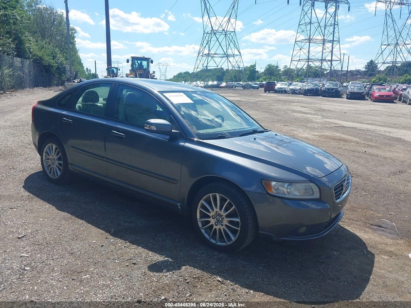 2010 Volvo S40 VIN YV1382MS5A2501852 IAAI salvage auction — UNKNOWN, Salvage (Pennsylvania), sold $300 on 2026-07-31 (photo 1)