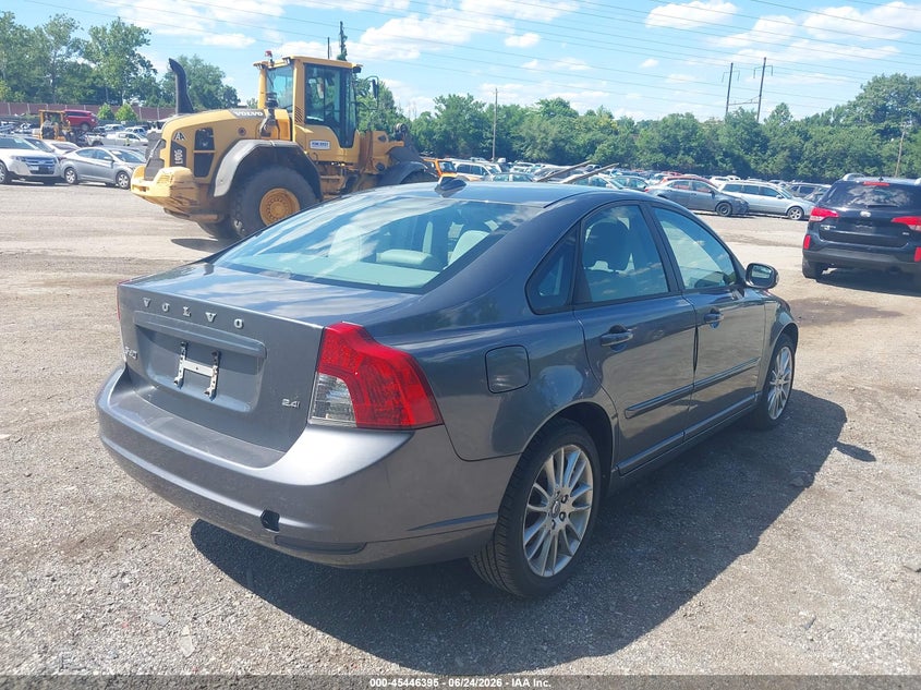 2010 Volvo S40 VIN YV1382MS5A2501852 IAAI salvage auction — UNKNOWN, Salvage (Pennsylvania), sold $300 on 2026-07-31 (photo 4)