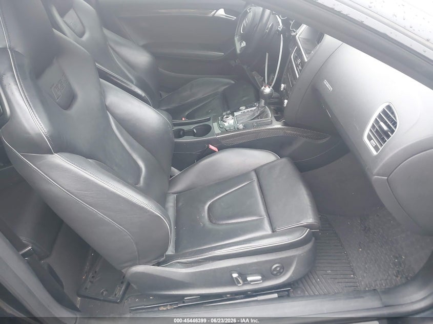 2014 Audi Rs5 VIN WUAC6AFR8EA901225 IAAI salvage auction — RIGHT FRONT, Salvage Title, sold $7,050 on 2026-08-11 (photo 5)