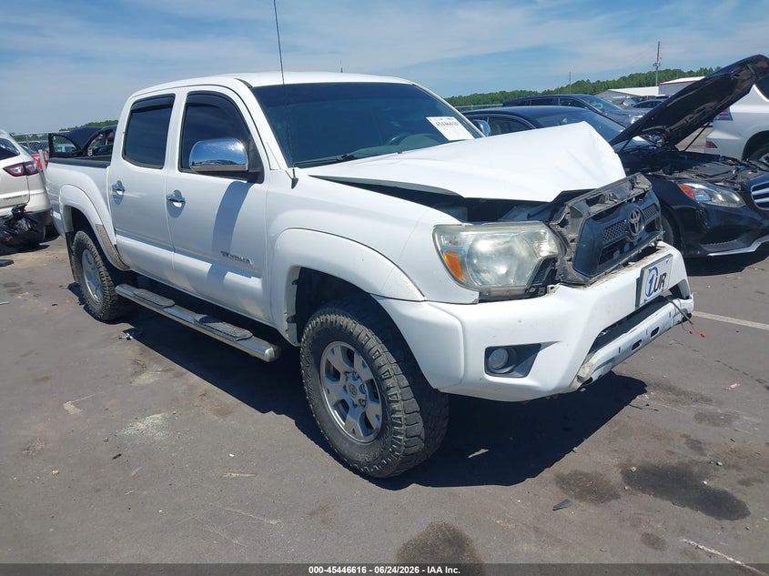 2015 Toyota Tacoma VIN 5TFLU4ENXFX138917 IAAI salvage auction — LEFT FRONT, Salvage Title, sold $25 on 2026-07-29 (photo 1)