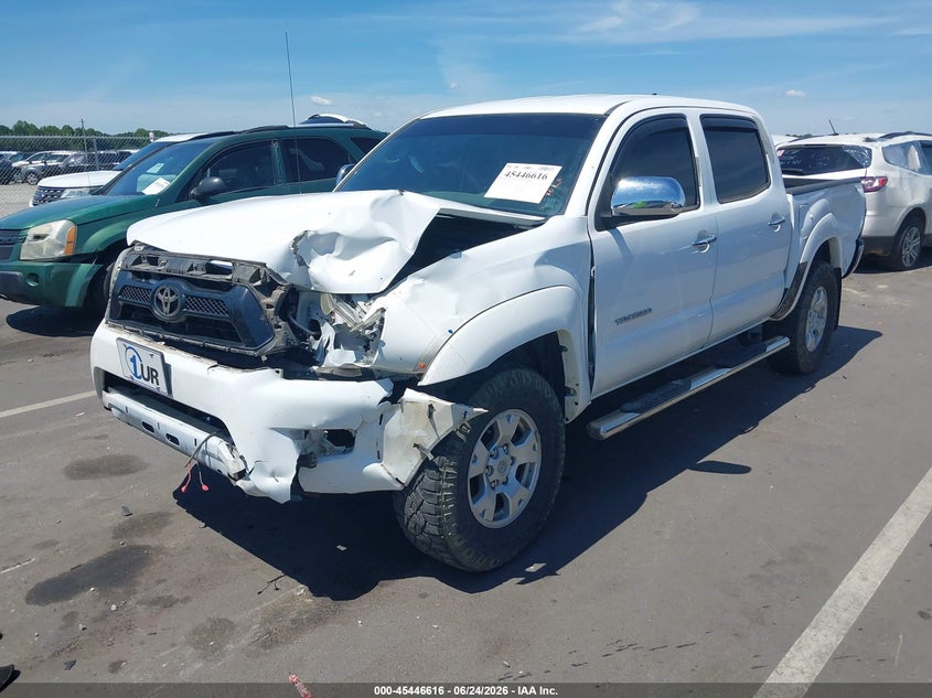 2015 Toyota Tacoma VIN 5TFLU4ENXFX138917 IAAI salvage auction — LEFT FRONT, Salvage Title, sold $25 on 2026-07-29 (photo 2)