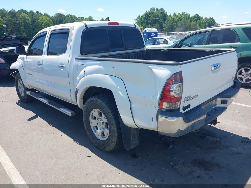 2015 Toyota Tacoma VIN 5TFLU4ENXFX138917 IAAI salvage auction — LEFT FRONT, Salvage Title, sold $25 on 2026-07-29 (photo 3)