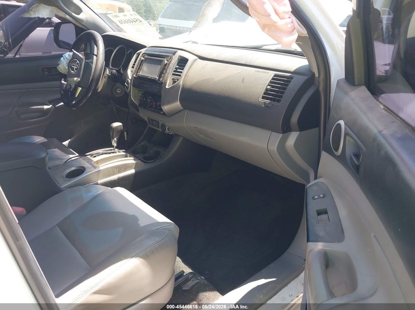 2015 Toyota Tacoma VIN 5TFLU4ENXFX138917 IAAI salvage auction — LEFT FRONT, Salvage Title, sold $25 on 2026-07-29 (photo 5)