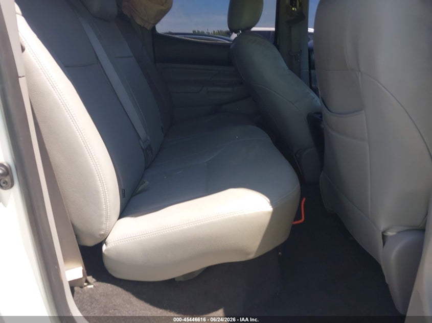 2015 Toyota Tacoma VIN 5TFLU4ENXFX138917 IAAI salvage auction — LEFT FRONT, Salvage Title, sold $25 on 2026-07-29 (photo 8)