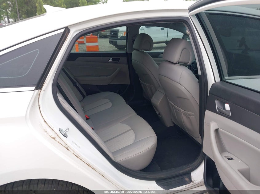 2016 Hyundai Sonata VIN KMHE24L18GA015468 IAAI salvage auction — NORMAL WEAR, Clear (Missouri), sold $1,300 on 2026-07-20 (photo 8)