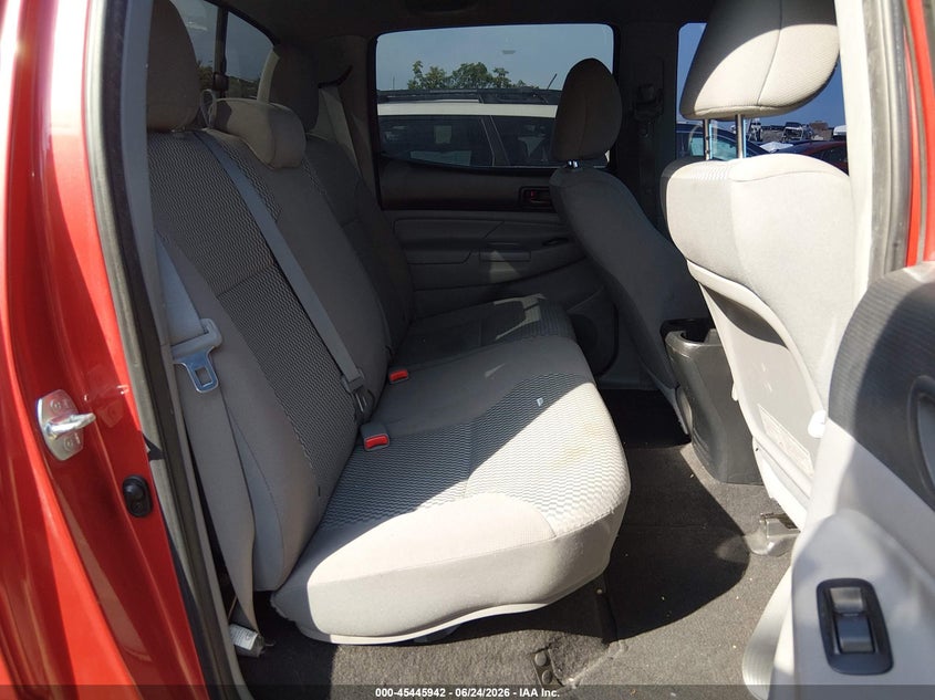 2014 Toyota Tacoma VIN 5TFJX4GN5EX027945 IAAI salvage auction — NORMAL WEAR, Clear (Tennessee), sold $5,700 on 2026-07-30 (photo 8)