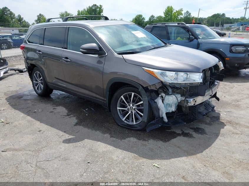 2018 Toyota Highlander VIN 5TDJZRFH9JS818725 IAAI salvage auction — SIDE, Salvage (Virginia), sold $7,100 on 2026-07-09 (photo 1)
