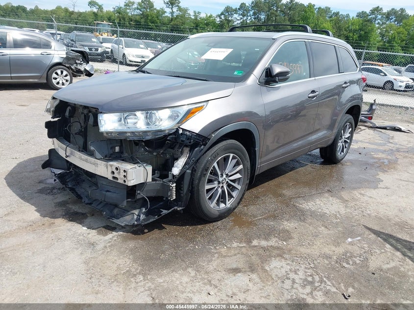 2018 Toyota Highlander VIN 5TDJZRFH9JS818725 IAAI salvage auction — SIDE, Salvage (Virginia), sold $7,100 on 2026-07-09 (photo 2)