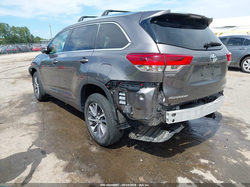2018 Toyota Highlander VIN 5TDJZRFH9JS818725 IAAI salvage auction — SIDE, Salvage (Virginia), sold $7,100 on 2026-07-09 (photo 3)