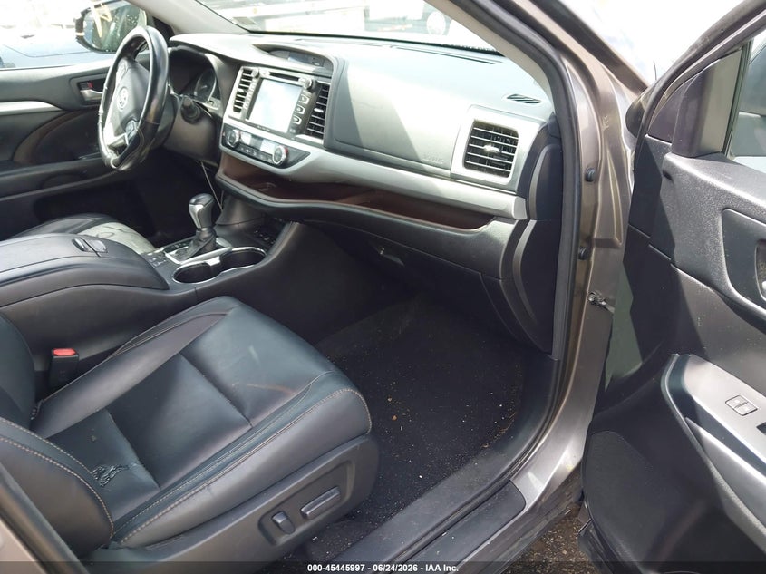 2018 Toyota Highlander VIN 5TDJZRFH9JS818725 IAAI salvage auction — SIDE, Salvage (Virginia), sold $7,100 on 2026-07-09 (photo 5)