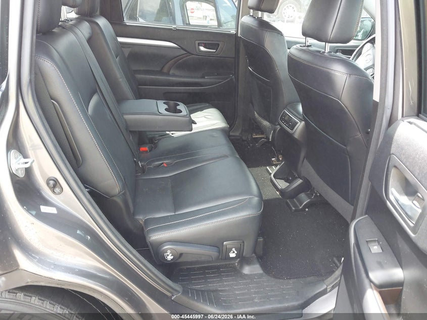 2018 Toyota Highlander VIN 5TDJZRFH9JS818725 IAAI salvage auction — SIDE, Salvage (Virginia), sold $7,100 on 2026-07-09 (photo 8)