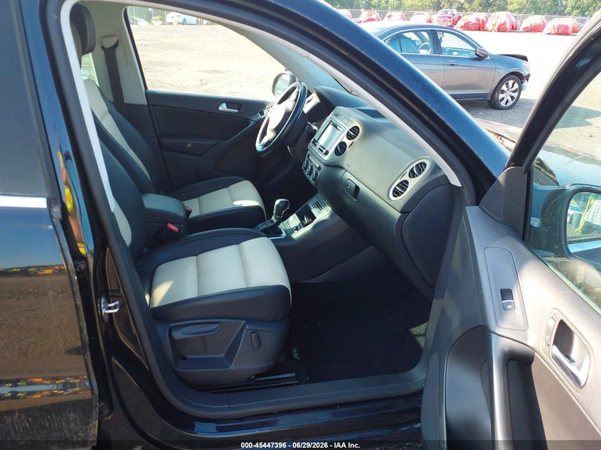 2017 Volkswagen Tiguan VIN WVGSV7AX0HK003846 IAAI salvage auction — NORMAL WEAR, Clear (New Jersey), sold $550 on 2026-07-30 (photo 5)
