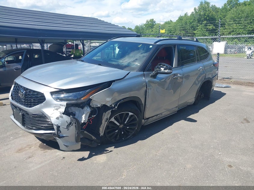 2024 Toyota Highlander VIN 5TDKDRBH4RS569786 IAAI salvage auction — LEFT FRONT, Salvage Title, sold $12,500 on 2026-08-02 (photo 2)