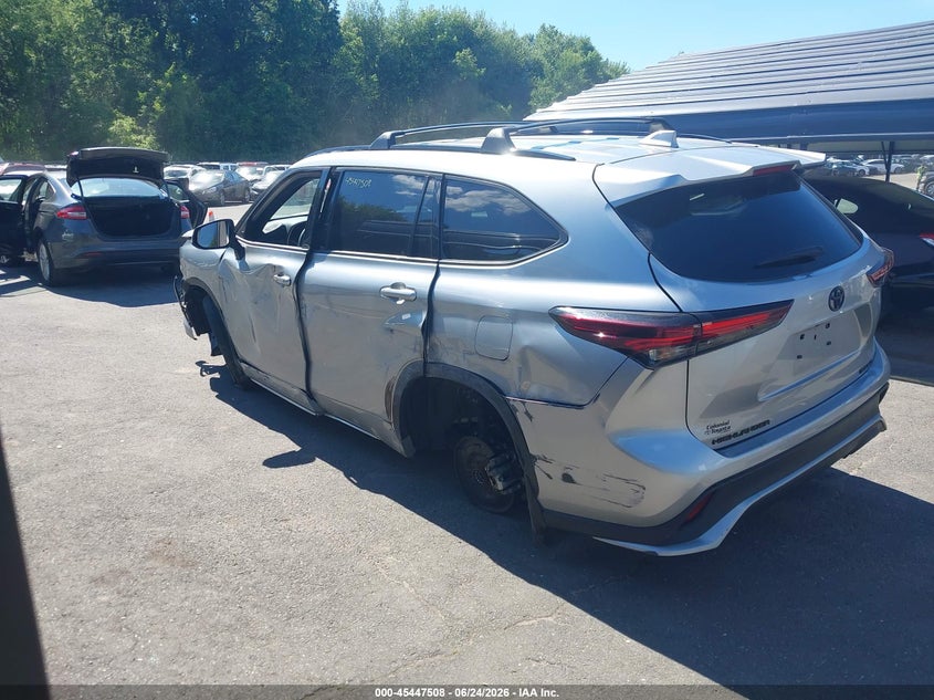 2024 Toyota Highlander VIN 5TDKDRBH4RS569786 IAAI salvage auction — LEFT FRONT, Salvage Title, sold $12,500 on 2026-08-02 (photo 3)