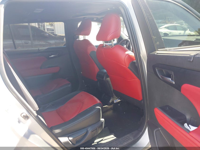 2024 Toyota Highlander VIN 5TDKDRBH4RS569786 IAAI salvage auction — LEFT FRONT, Salvage Title, sold $12,500 on 2026-08-02 (photo 8)