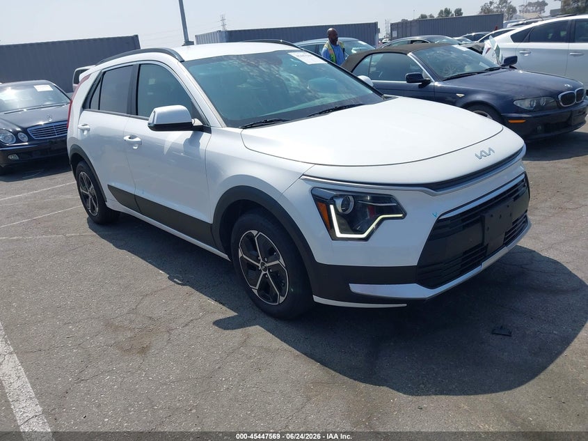 2025 Kia Niro VIN KNDCR3LE0S5307153 IAAI salvage auction — LEFT SIDE, Salvage Title, sold $7,700 on 2026-07-30 (photo 1)