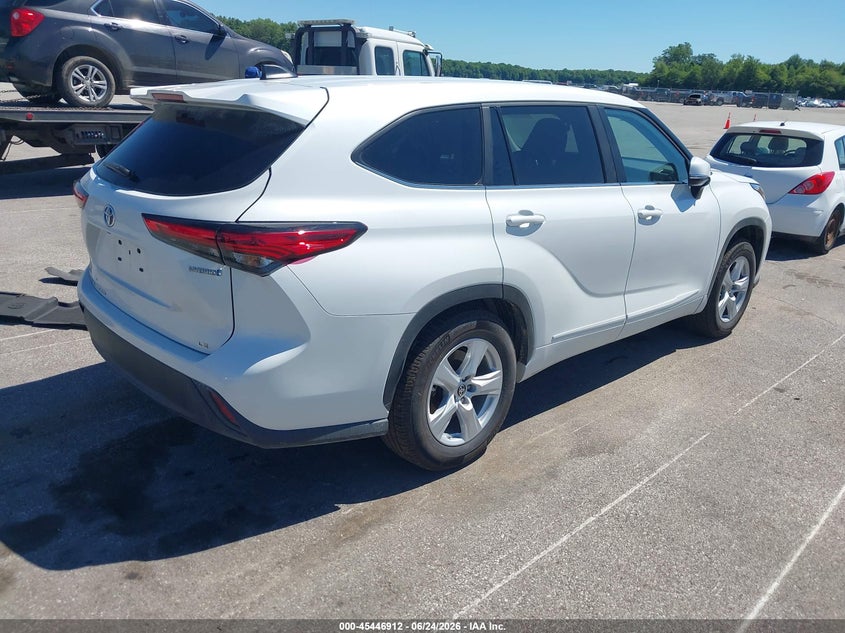 2023 Toyota Highlander VIN 5TDZARAH1PS518705 IAAI salvage auction — SIDE, Salvage (Indiana), sold $11,400 on 2026-07-30 (photo 4)