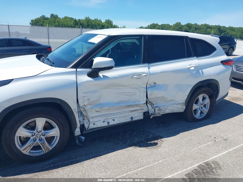 2023 Toyota Highlander VIN 5TDZARAH1PS518705 IAAI salvage auction — SIDE, Salvage (Indiana), sold $11,400 on 2026-07-30 (photo 6)