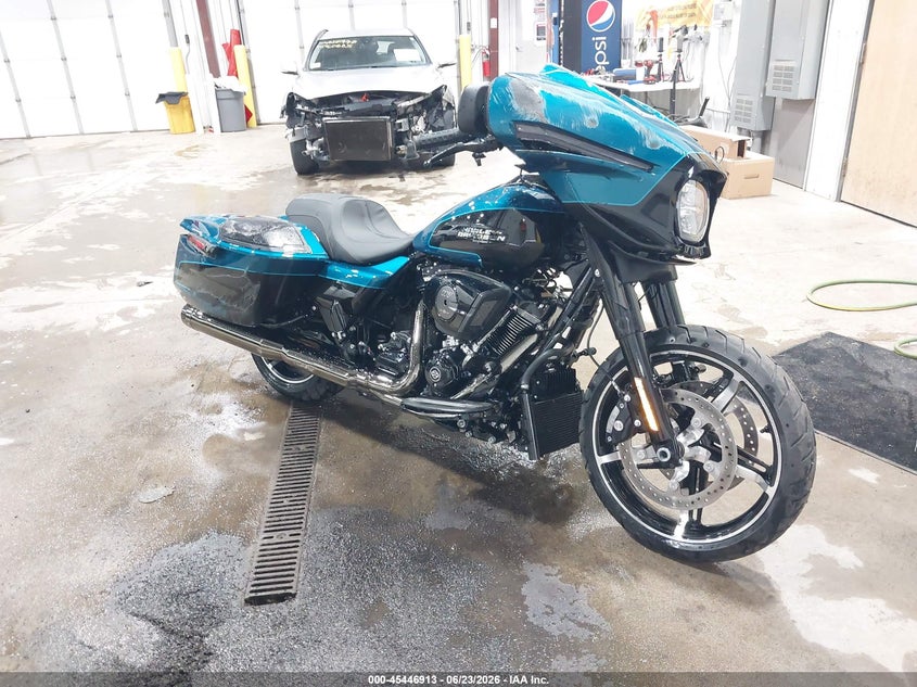 2026 Harley-davidson Street glide VIN 1HD1KB71XTB604011 IAAI salvage auction — ROLLOVER, Salvage Title, sold $10,300 on 2026-07-30 (photo 1)