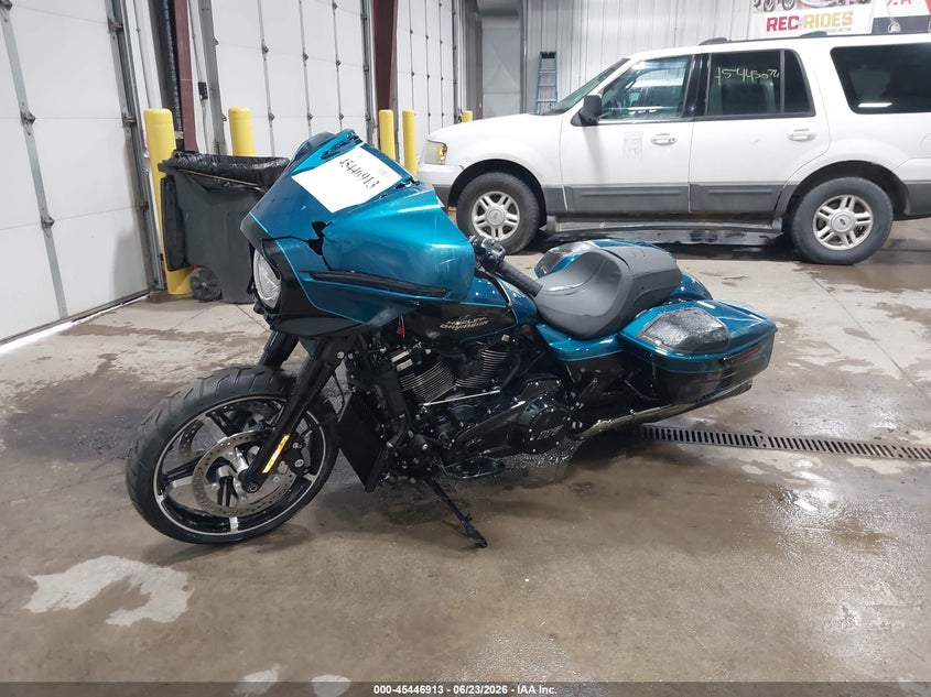2026 Harley-davidson Street glide VIN 1HD1KB71XTB604011 IAAI salvage auction — ROLLOVER, Salvage Title, sold $10,300 on 2026-07-30 (photo 2)