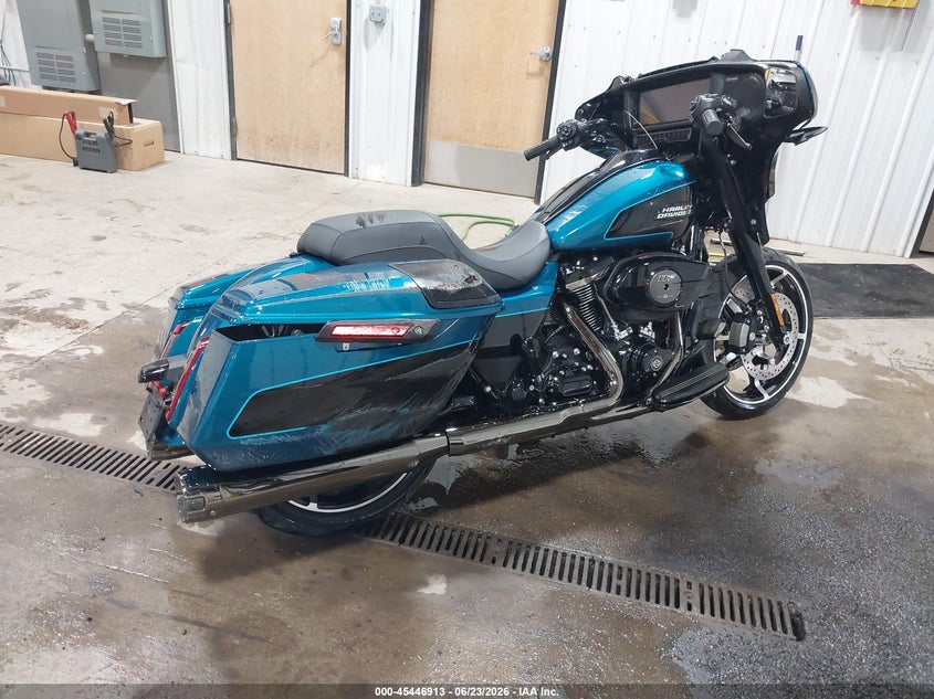 2026 Harley-davidson Street glide VIN 1HD1KB71XTB604011 IAAI salvage auction — ROLLOVER, Salvage Title, sold $10,300 on 2026-07-30 (photo 4)