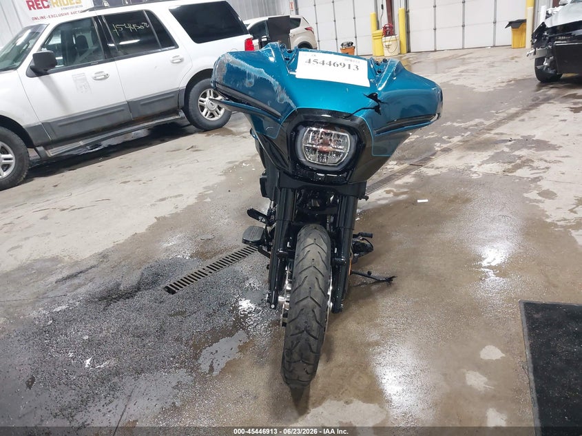 2026 Harley-davidson Street glide VIN 1HD1KB71XTB604011 IAAI salvage auction — ROLLOVER, Salvage Title, sold $10,300 on 2026-07-30 (photo 5)