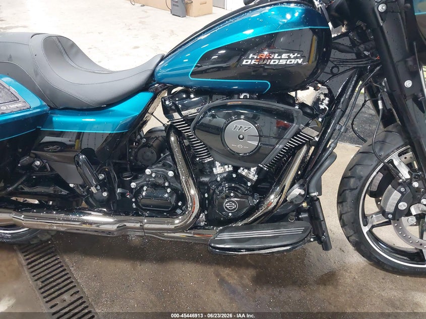 2026 Harley-davidson Street glide VIN 1HD1KB71XTB604011 IAAI salvage auction — ROLLOVER, Salvage Title, sold $10,300 on 2026-07-30 (photo 8)