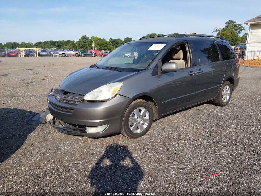 2004 Toyota Sienna VIN 5TDZA22C44S113542 IAAI salvage auction — RIGHT SIDE, Salvage (South Carolina), sold $625 on 2026-07-28 (photo 2)