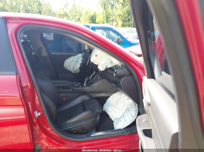 2019 Alfa romeo Giulia VIN ZARFANBN8K7601220 IAAI salvage auction — FRONT END, Salvage Title, sold $875 on 2026-08-01 (photo 5)