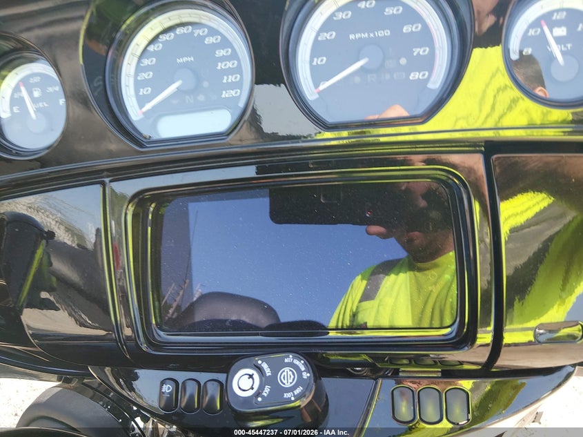 2024 Harley-davidson Electra glide VIN 1HD1KEF10RB658686 IAAI salvage auction — FRONT END, Salvage (West Virginia), sold $8,150 on 2026-09-03 (photo 7)