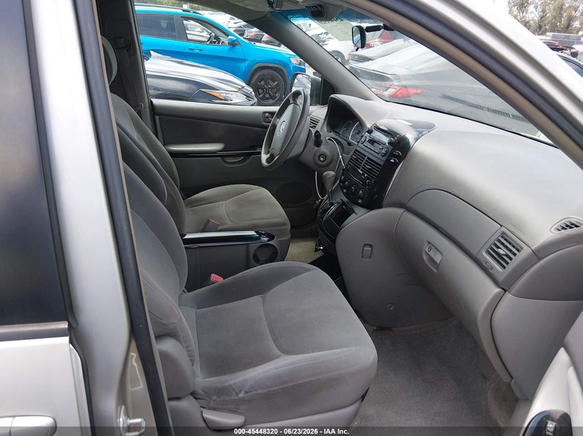 2005 Toyota Sienna VIN 5TDZA23C95S250573 IAAI salvage auction — RIGHT FRONT, Salvage (California), sold $925 on 2026-07-16 (photo 5)