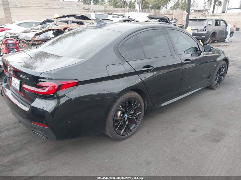 2022 BMW 5er VIN WBA13AG00NCK12102 IAAI salvage auction — REAR END, Salvage Title, sold $22,300 on 2026-07-13 (photo 4)