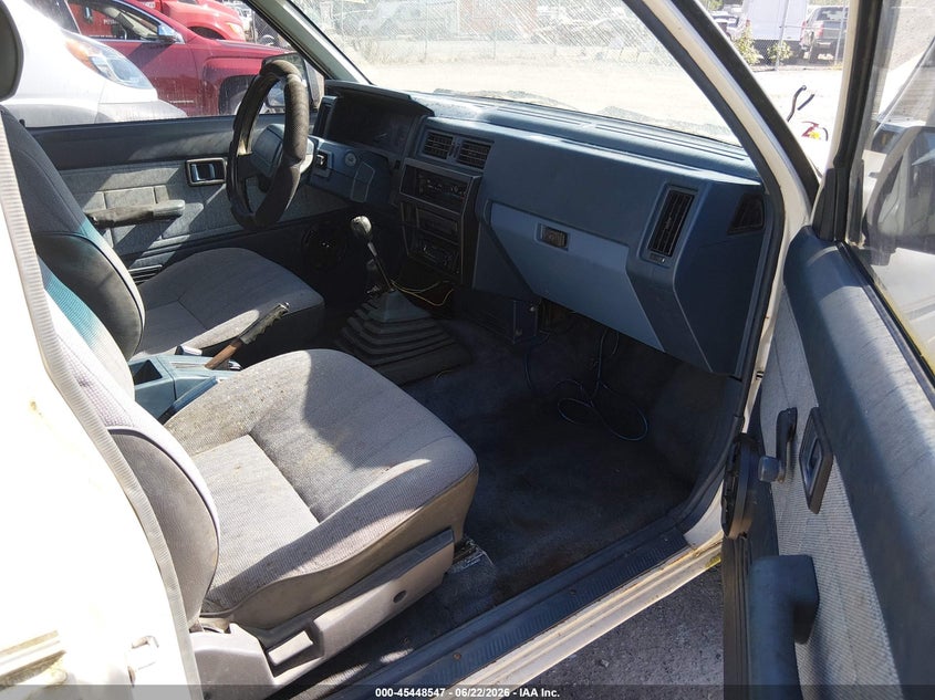 1988 Nissan Pathfinder VIN JN8HD16Y6JW001389 IAAI salvage auction — NORMAL WEAR, Clear-Dealer Only (Arizona), sold $375 on 2026-07-29 (photo 5)