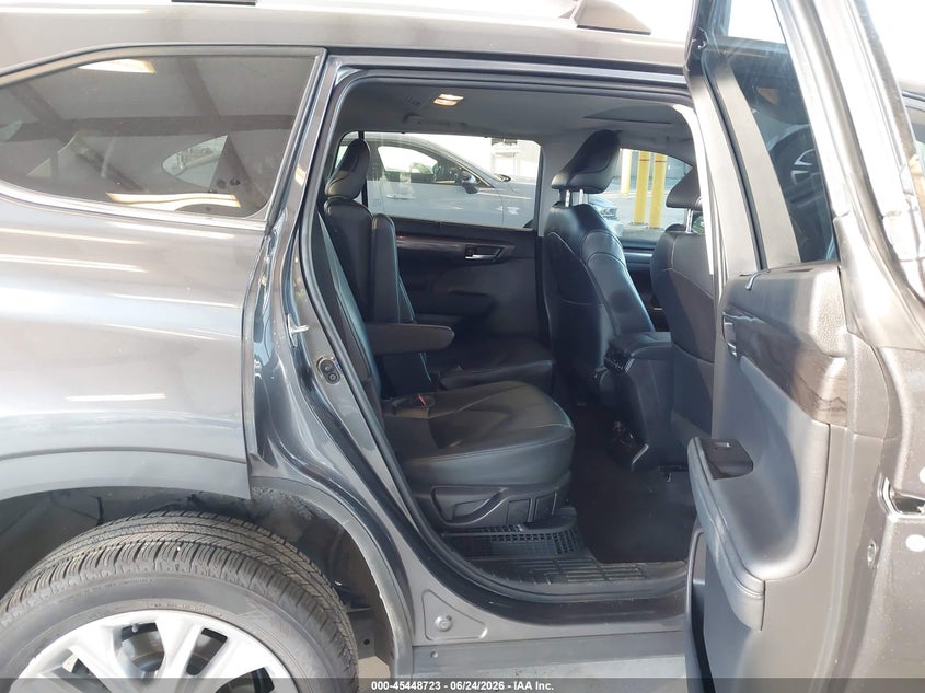 2023 Toyota Highlander VIN 5TDXBRCH8PS121185 IAAI salvage auction — FRONT END, Salvage Title, sold $20,100 on 2026-07-12 (photo 8)