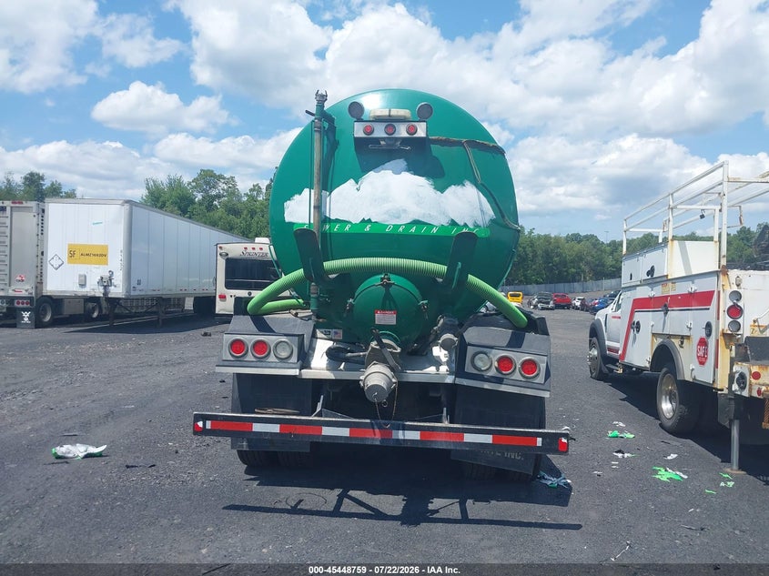 2019 Mack Granite VIN 1M2GR2GC4KM005094 IAAI salvage auction — ROLLOVER, Salvage (Pennsylvania), sold $11,000 on 2026-08-11 (photo 8)