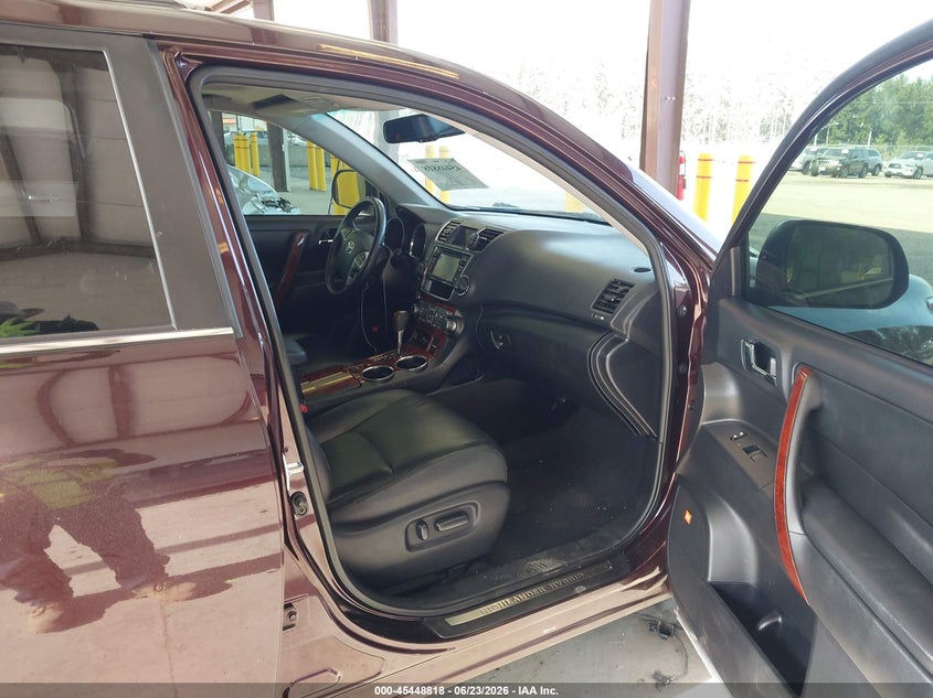 2013 Toyota Highlander VIN JTEDC3EH6D2015777 IAAI salvage auction — SIDE, Salvage Title, sold $1,050 on 2026-07-29 (photo 5)
