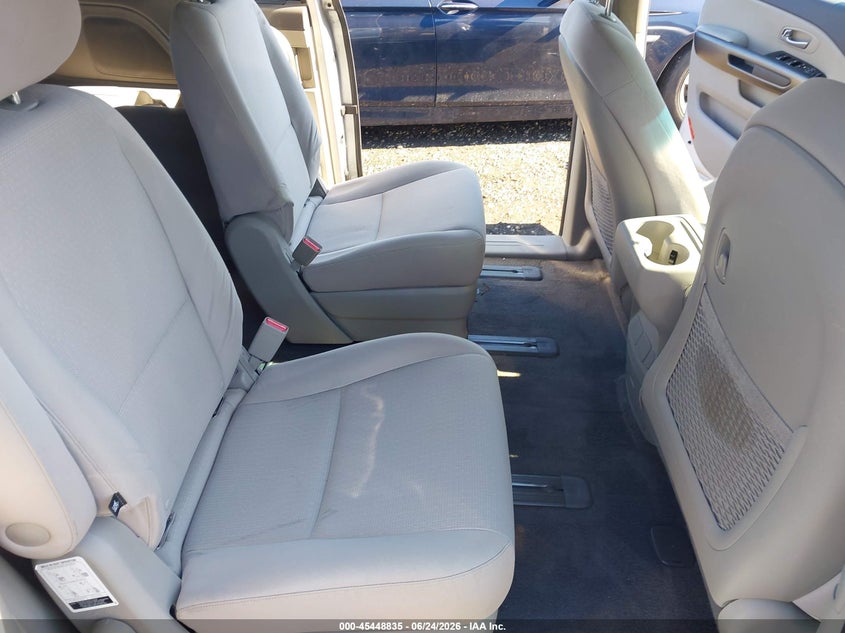 2016 Kia SEDONA VIN KNDMB5C17G6163197 IAAI salvage auction — NORMAL WEAR, Clear (Florida), sold $1,150 on 2026-07-21 (photo 8)