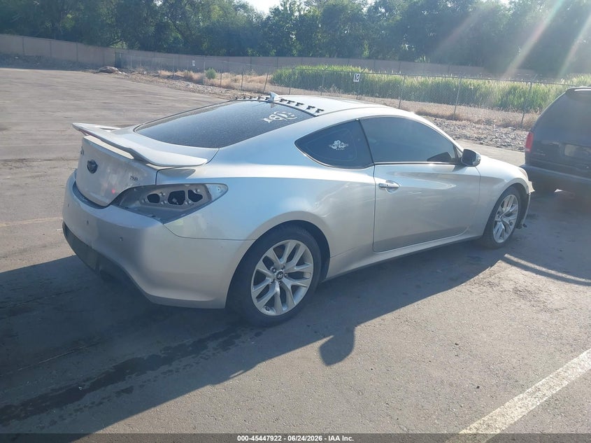 2013 Hyundai Genesis VIN KMHHU6KJ9DU105579 IAAI salvage auction — NORMAL WEAR, Clear (Utah), sold $300 on 2026-07-09 (photo 4)