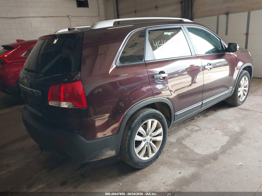 2011 Kia Sorento VIN 5XYKTDA2XBG177806 IAAI salvage auction — NORMAL WEAR, Clear (Wisconsin), sold $1,000 on 2026-07-29 (photo 4)