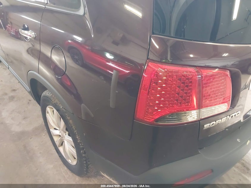 2011 Kia Sorento VIN 5XYKTDA2XBG177806 IAAI salvage auction — NORMAL WEAR, Clear (Wisconsin), sold $1,000 on 2026-07-29 (photo 6)