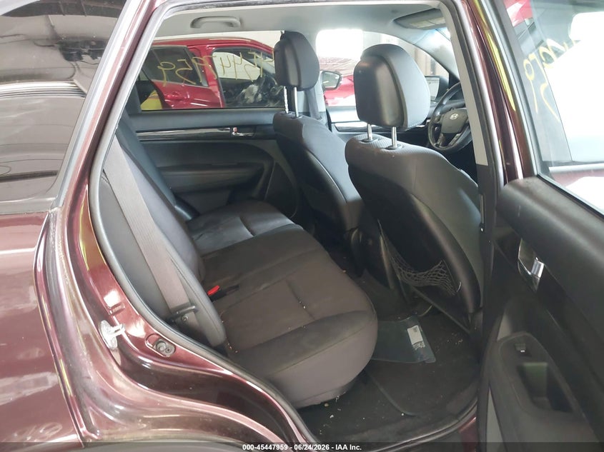 2011 Kia Sorento VIN 5XYKTDA2XBG177806 IAAI salvage auction — NORMAL WEAR, Clear (Wisconsin), sold $1,000 on 2026-07-29 (photo 8)
