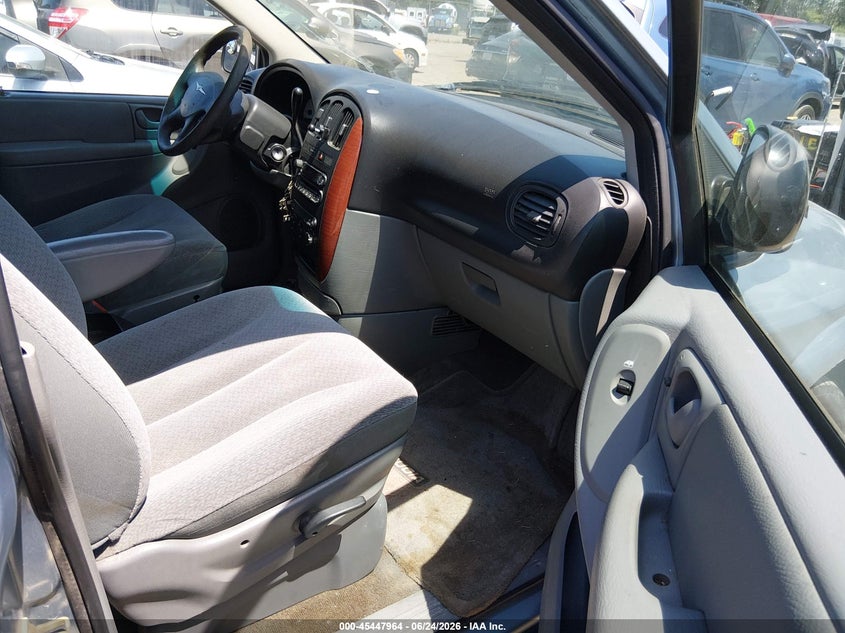 2006 Chrysler Town & country VIN 1A4GP45R96B518012 IAAI salvage auction — NORMAL WEAR, Clear (Washington), sold $325 on 2026-07-08 (photo 5)