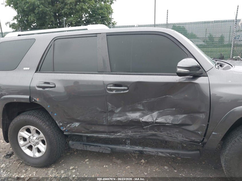 2018 Toyota 4runner VIN JTEZU5JR5J5169033 IAAI salvage auction — RIGHT SIDE, Salvage Title, sold $8,600 on 2026-07-24 (photo 6)