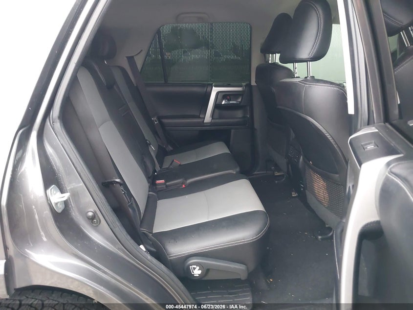 2018 Toyota 4runner VIN JTEZU5JR5J5169033 IAAI salvage auction — RIGHT SIDE, Salvage Title, sold $8,600 on 2026-07-24 (photo 8)
