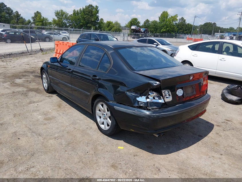 2003 BMW 3er VIN WBAET37403NJ29593 IAAI salvage auction — REAR END, Clear (Virginia), sold $325 on 2026-07-19 (photo 3)