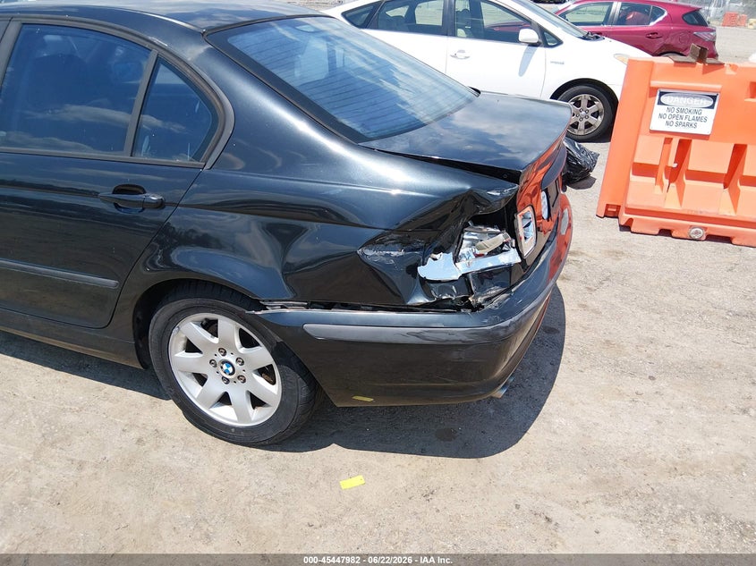 2003 BMW 3er VIN WBAET37403NJ29593 IAAI salvage auction — REAR END, Clear (Virginia), sold $325 on 2026-07-19 (photo 6)