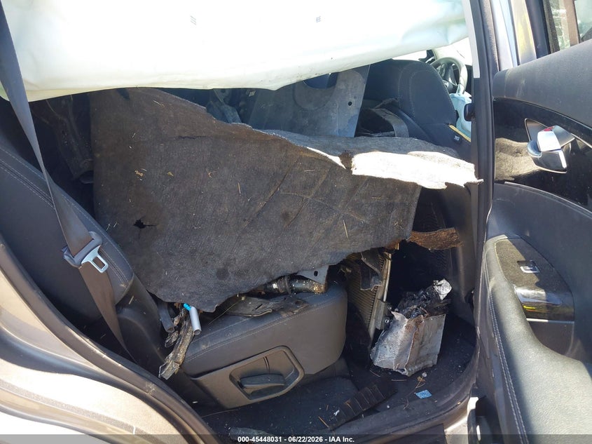 2016 Kia Sorento VIN 5XYPGDA51GG139909 IAAI salvage auction — BIO HAZARD, Non-Repairable (California), sold $275 on 2026-07-15 (photo 8)