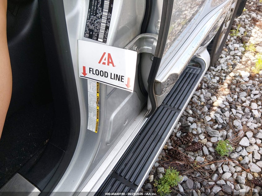2015 Lexus Lx VIN JTJHY7AX0F4165805 IAAI salvage auction — WATER/FLOOD, Salvage (Mississippi), sold $15,250 on 2026-07-17 (photo 6)